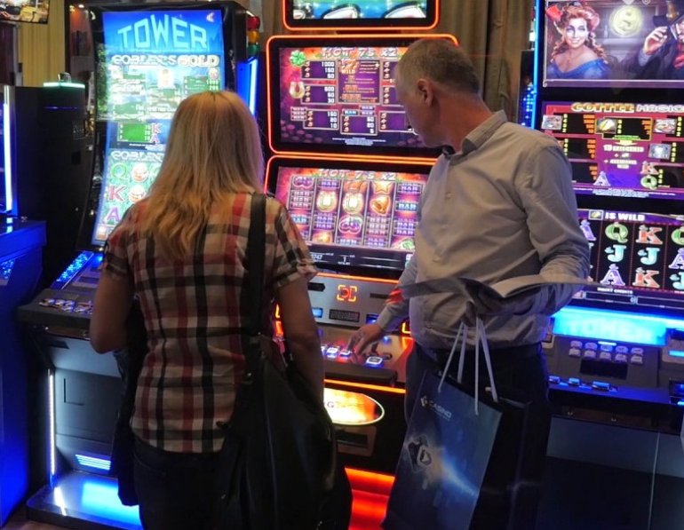 Bulgarian Slot Machine Hackers Arrested 