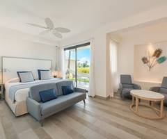 Catalonia Bavaro Beach, Golf & Casino Resort: Privileged Deluxe Junior Suite